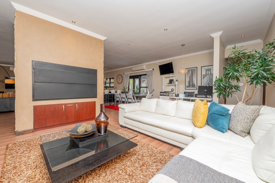 3 Bedroom Property for Sale in Graanendal Western Cape